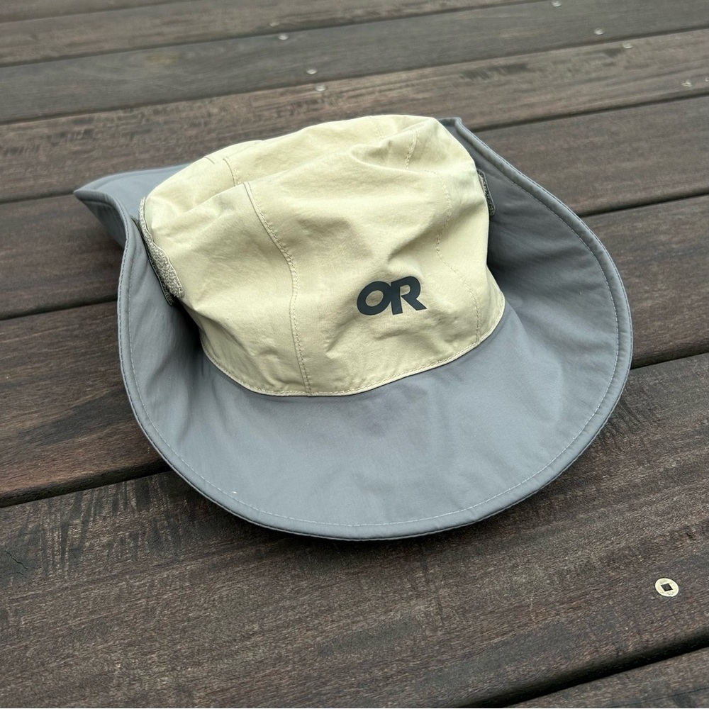 Grey/Tan/Cream OR Outdoor Research Sun Bucket Hat Youth Size